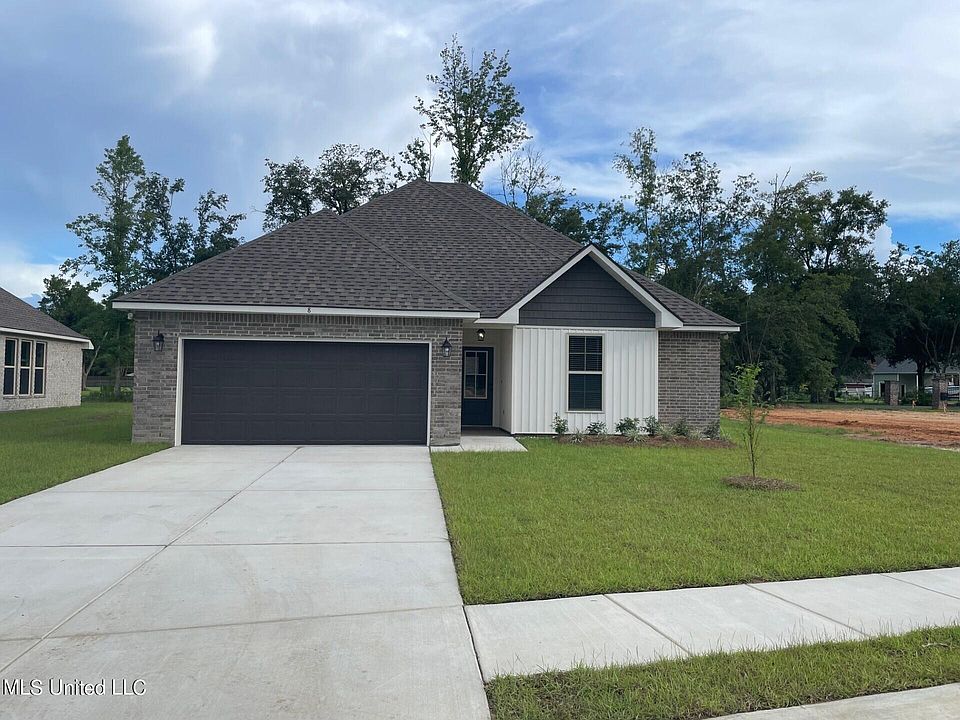 1st image of 8 Alexandria Grace Dr