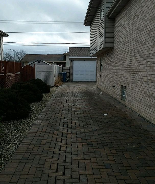 2nd image of 1353 Memorial Dr