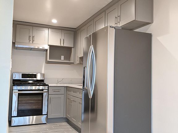 2nd image of 1023 N Hayworth Ave APT 9