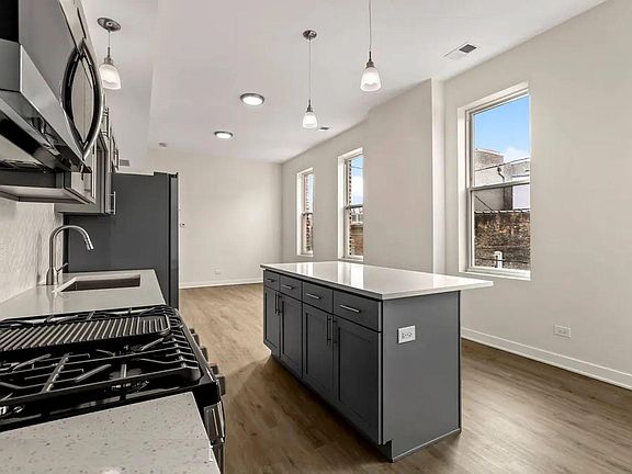 4th image of 1114 N Winchester Ave APT 2R
