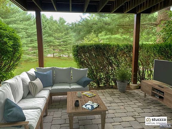 3rd image of 604 Stonewall Ct