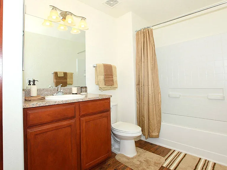 Raintree Apartments — Photo 17