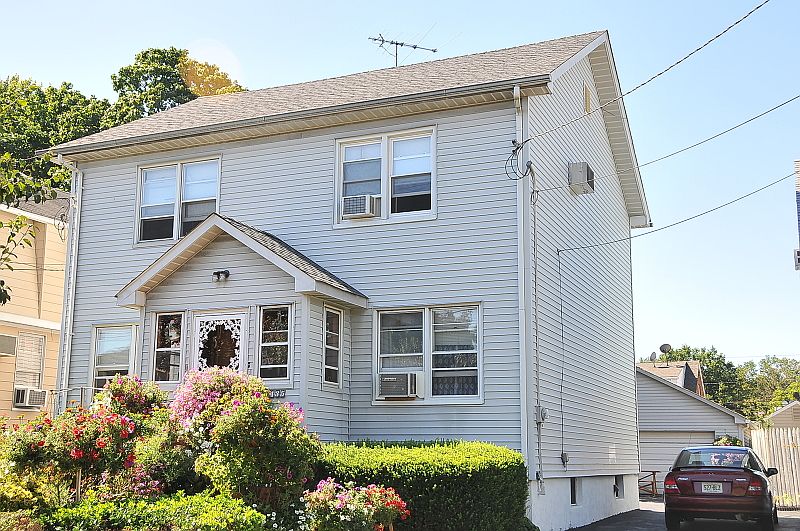 2nd image of 433 De Witt St