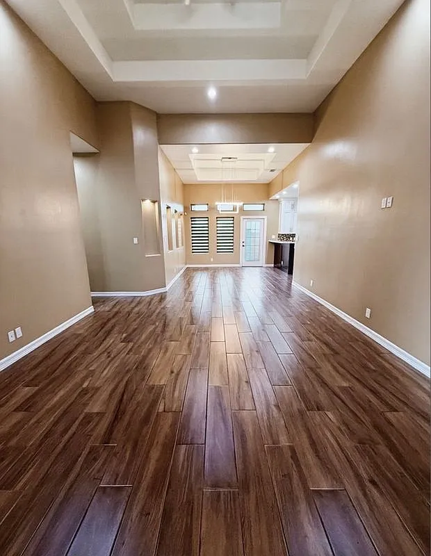 3 bed, 2.0 bath, 1665 sqft, $2,400 — Photo 3