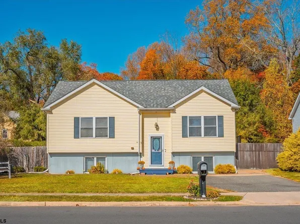 5 Roberts Ave, Clayton, NJ 08312
