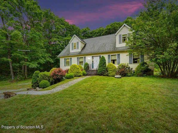 45 W Shore Dr, Lake Ariel, PA 18436
