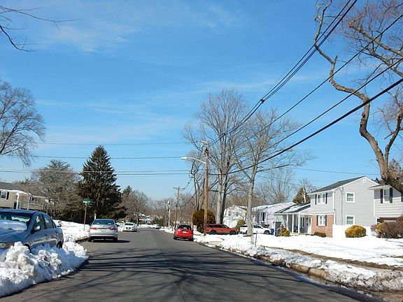 4th image of 1770 Longfellow Dr
