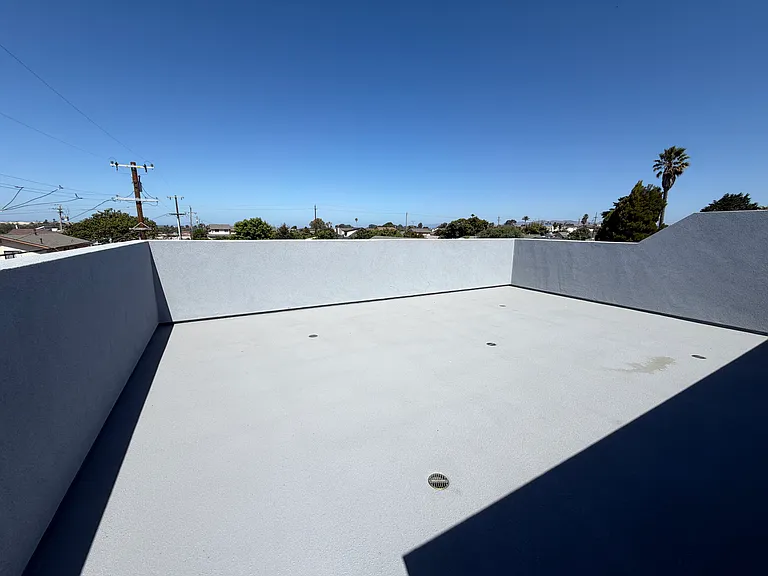 2252 Beach St — Photo 5