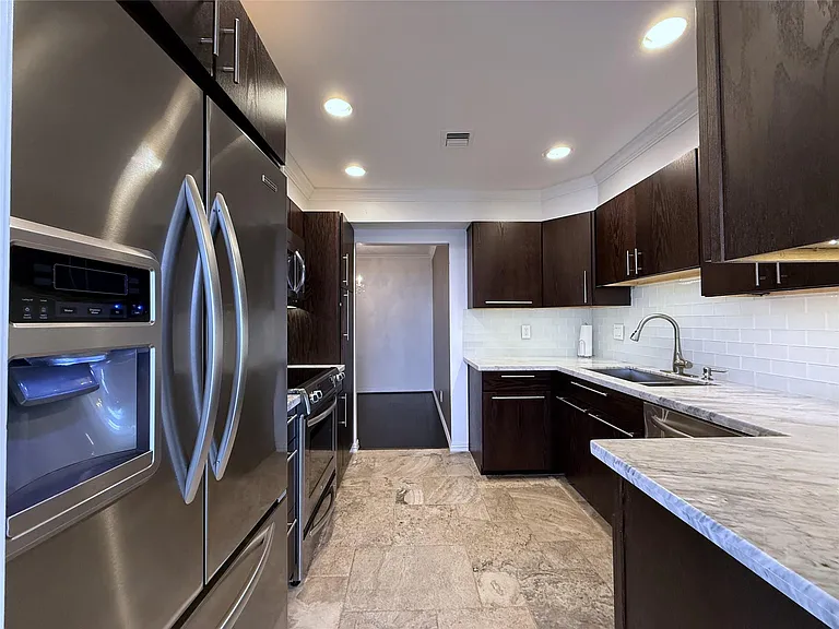 49 Briar Hollow Ln #1401 — Photo 9