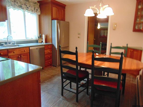 5th image of 40 Sweet Brier Dr