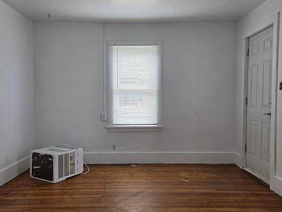 3rd image of 2820 3rd Ave S