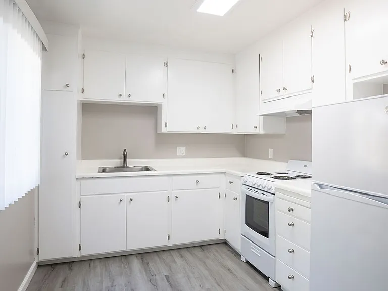 Sandalwood Apartments — Photo 18