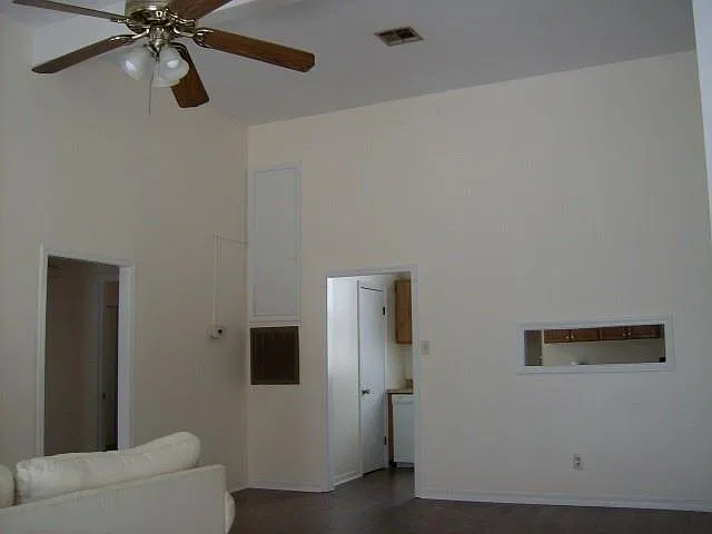 2 bed, 1.0 bath, 900 sqft, $1,250 — Photo 3