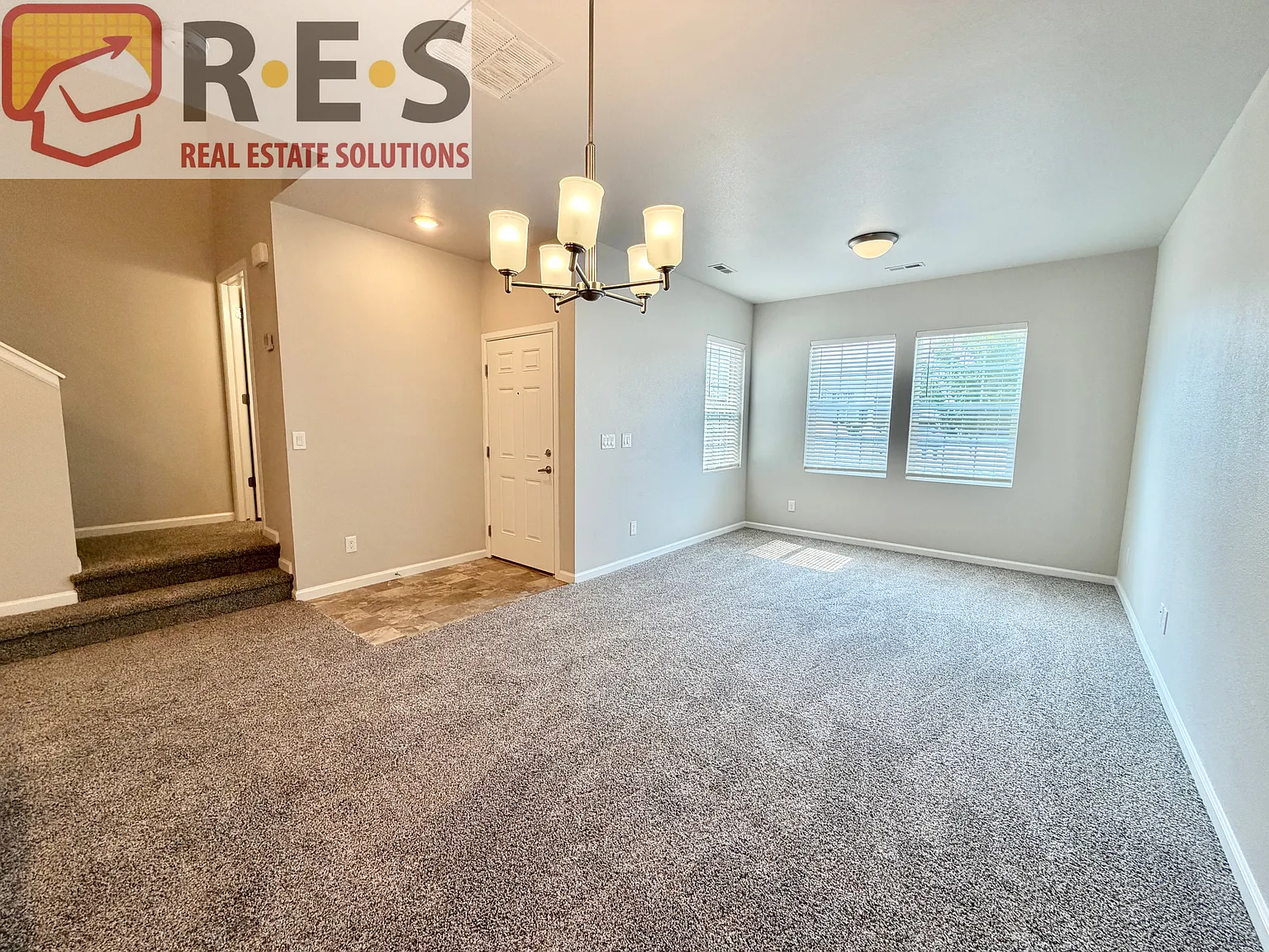3 bed, 2.5 bath, 1355 sqft, $2,129 — Photo 4