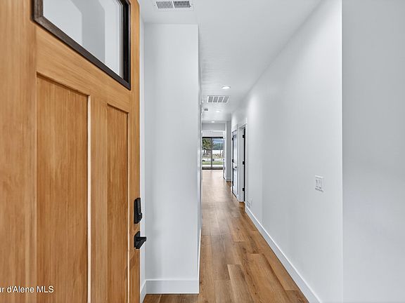 3rd image of 27 Rebecca Ln