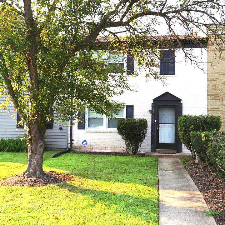 1st image of 12512 Woodstock Dr E