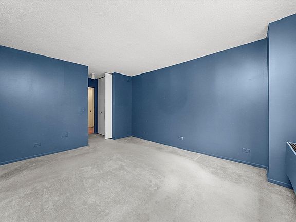 5th image of 801 S Plymouth Ct APT 807