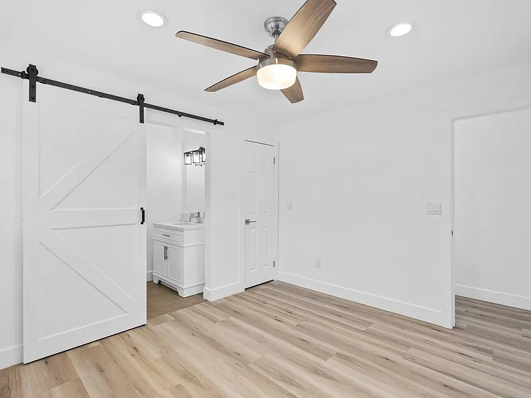 2508 Colonia Ave — Photo 12