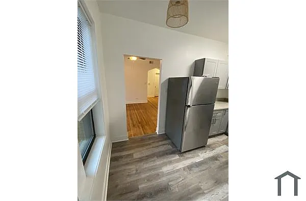 Building Photo - 1736 W 80th St #2