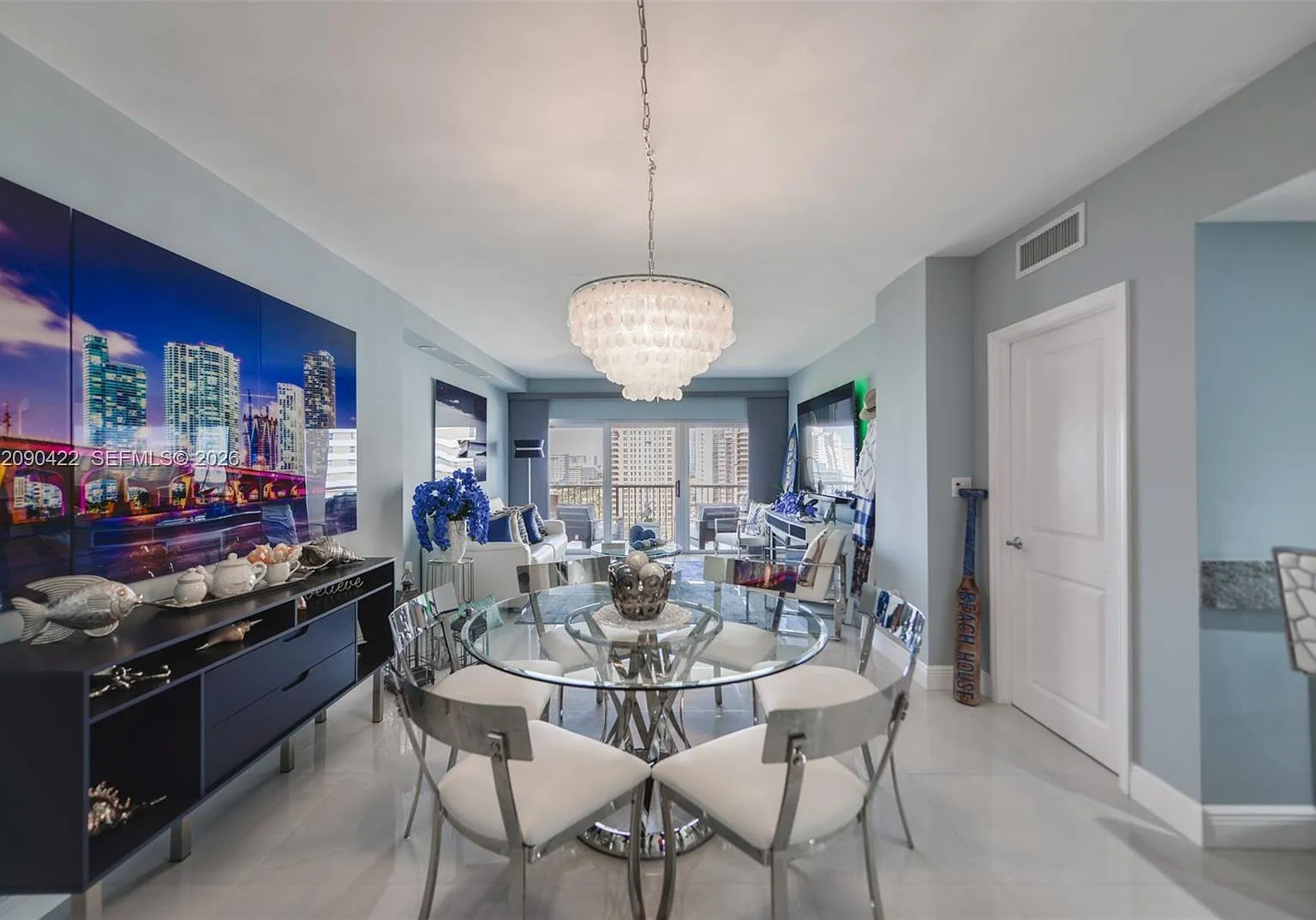 Hemispheres Condo — Photo 3