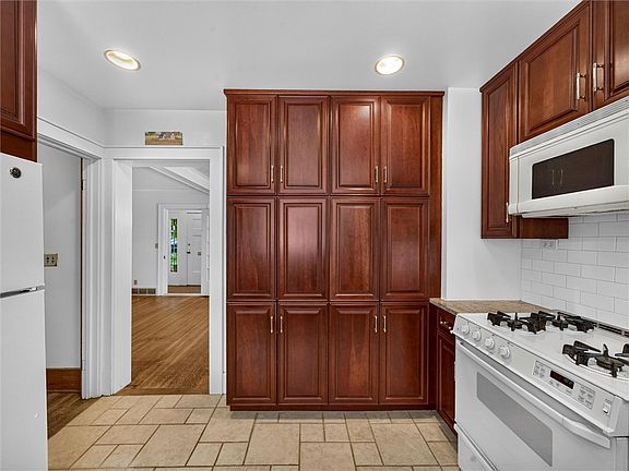 4th image of 68 Sagamore Dr