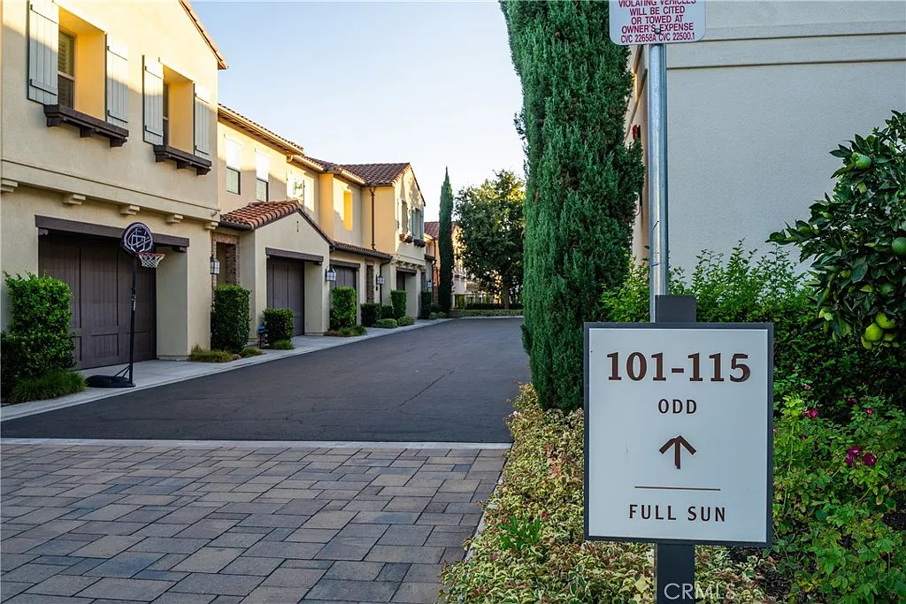 3 bed, 2.5 bath, 1849 sqft, $5,000 — Photo 4
