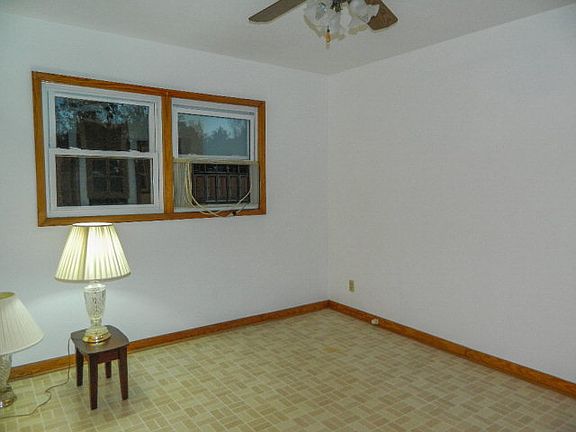 3rd image of 131 Lynn Ct