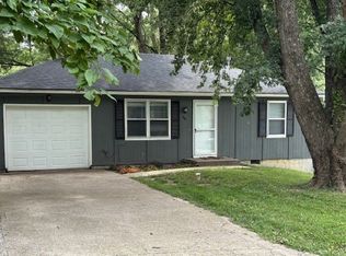 744 E Cedar St, Marshall, MO 65340
