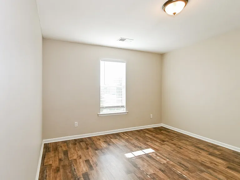 8873 Lezlarken Ln — Photo 14