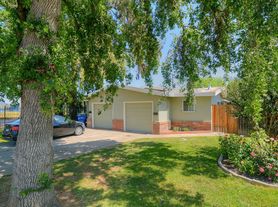 4639-4721 Mendocino Blvd, 4711