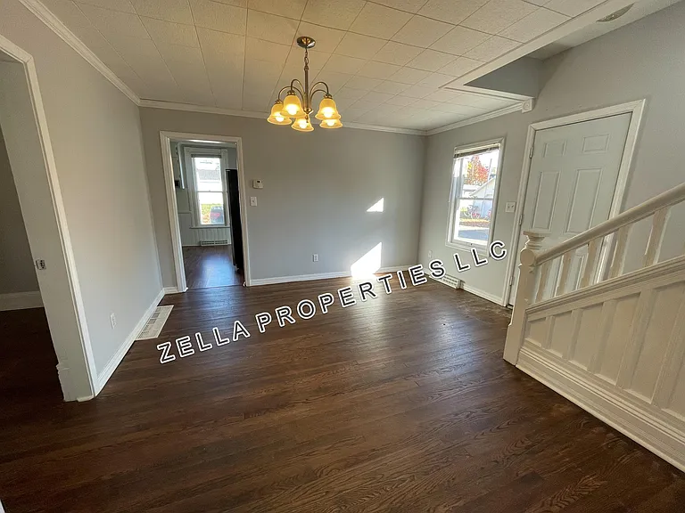 407 E Burgess St — Photo 5