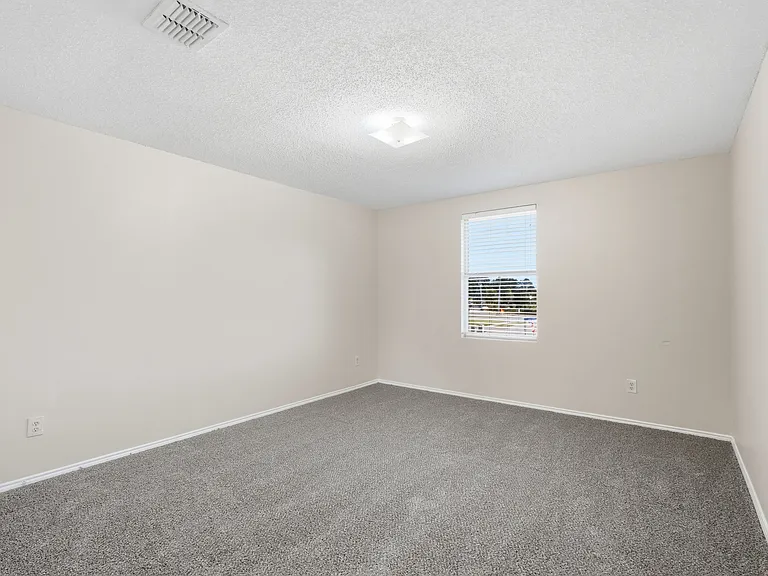 2937 Jamestown Dr — Photo 3