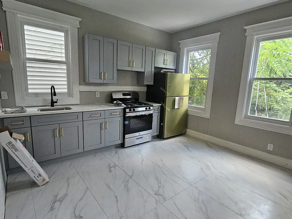 265 Ellis Ave #6C