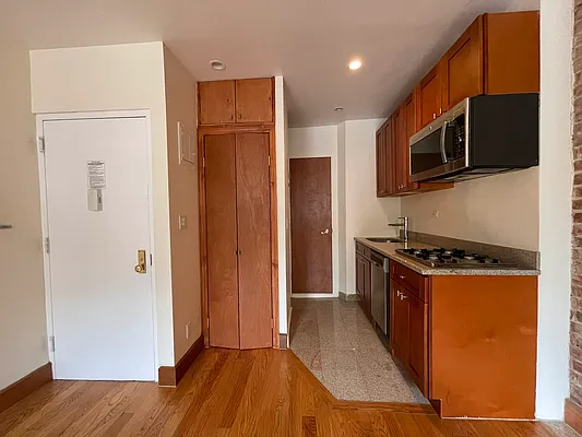 Rented by Douglas Elliman | media 14