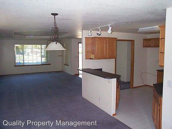 4th image of 2405 Temple Dr