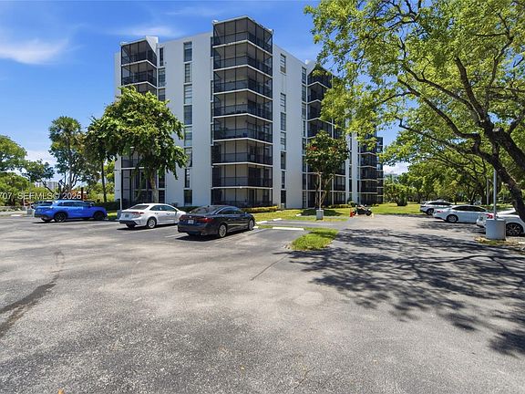 3rd image of 3401 N Country Club Dr APT 804