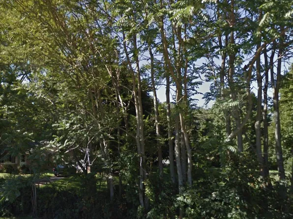 135 Hunter Dr, Benton Harbor, MI 49022