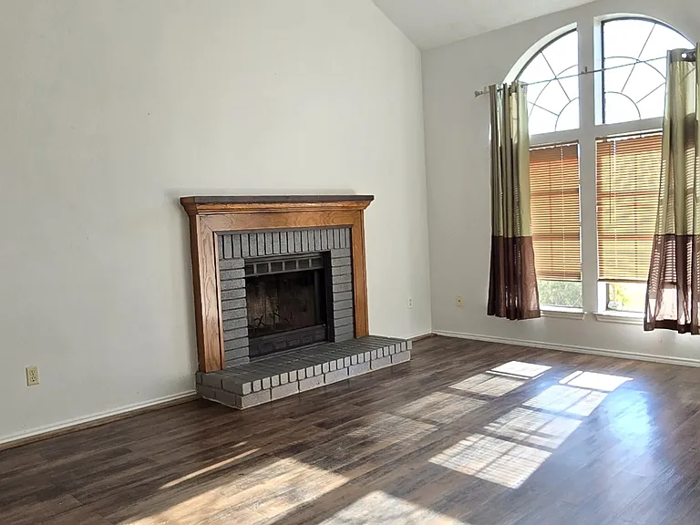304 Texas St — Photo 10
