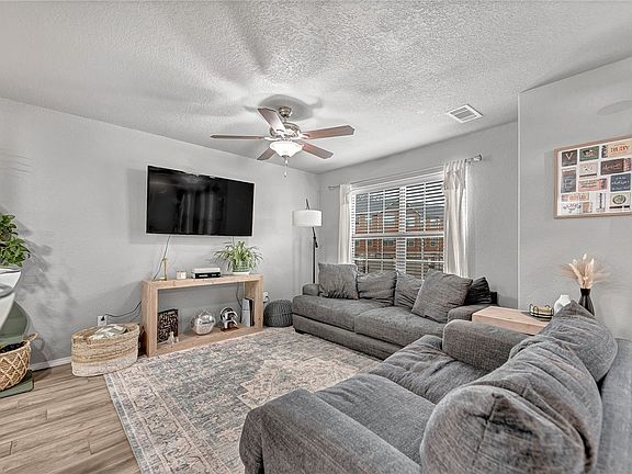 3rd image of 2827 W Cottonwillow Way