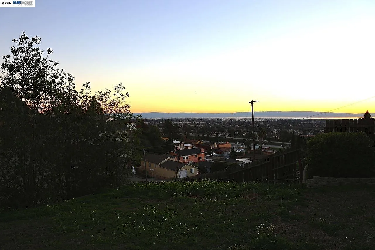 2215 Pomar Vista St photo 1