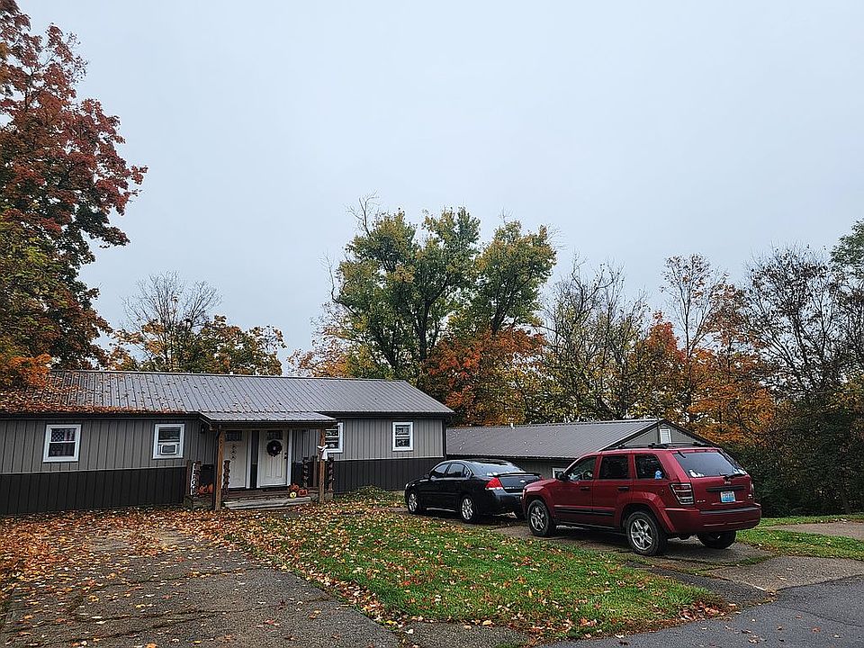 2nd image of 13 Richland Ct #B
