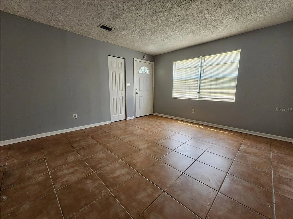 4 bed, 2.0 bath, 1114 sqft, $1,545 — Photo 2