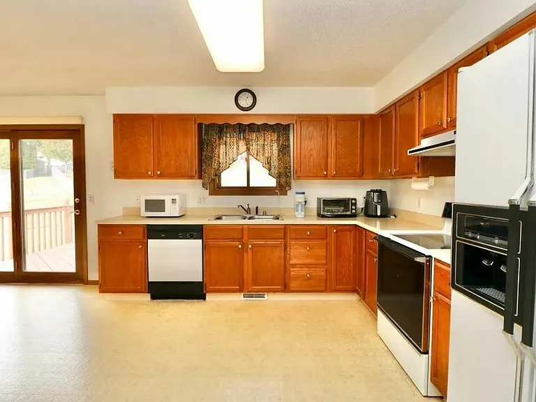 3807 Cora Dr — Photo 4