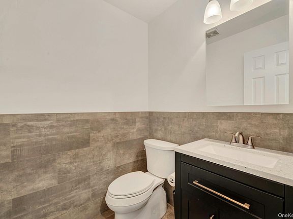 3rd image of 125 Farm House Court
