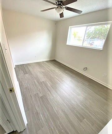 4th image of 16-4407 Gladys St #16