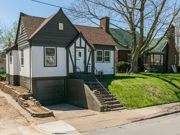 209 E Pleasant St, Davenport, IA 52803