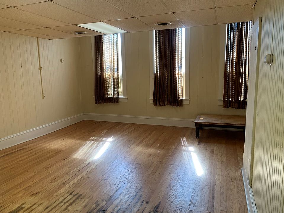2nd image of 76 Main St APT 1