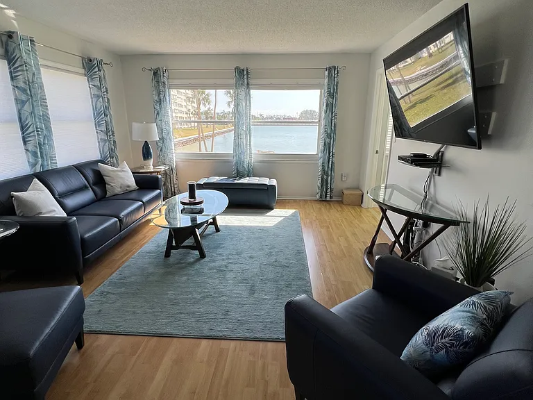 4775 Cove Cir #201 — Photo 5