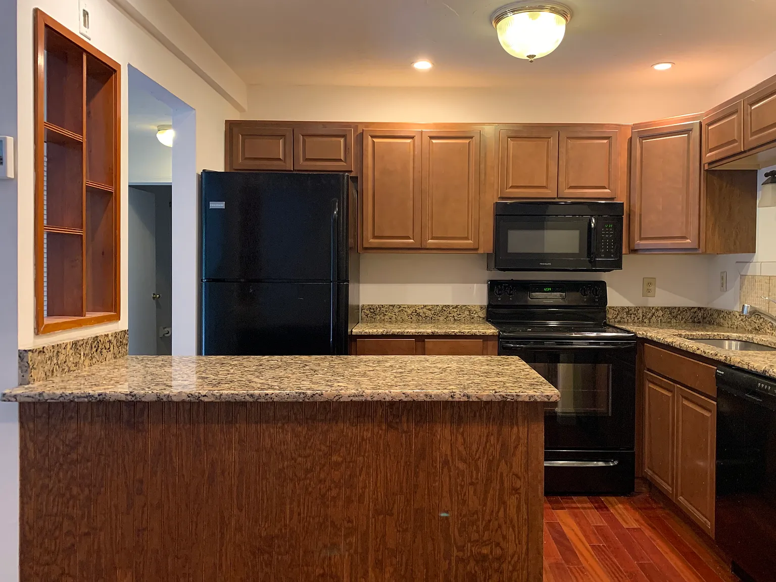 2 bed, 800 sqft, $2,300 — Photo 4