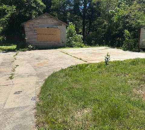 4th image of 8176 Ridge Rd